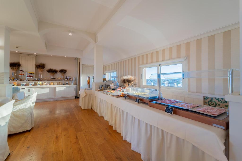 Eten bij of ergens in de buurt van het hotel

