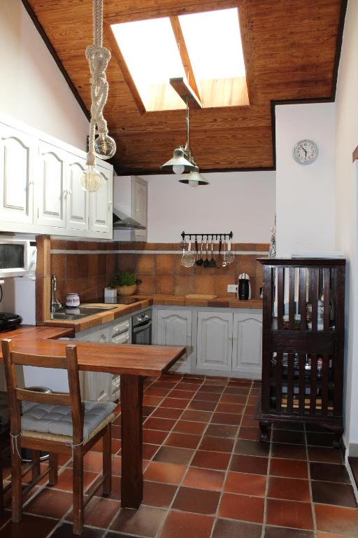 Kuchyň nebo kuchyňský kout v ubytování VILLA LA CAPIROTA