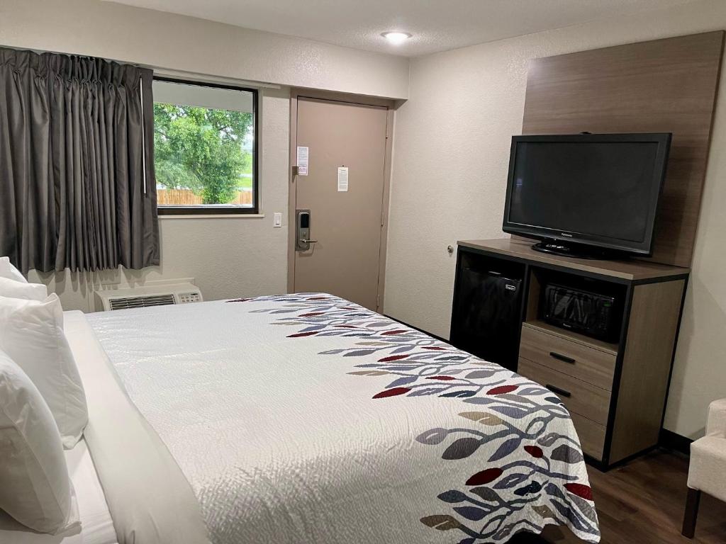 Red Roof Inn Lafayette, LA - Habitación Superior King No Fumadores Renovada