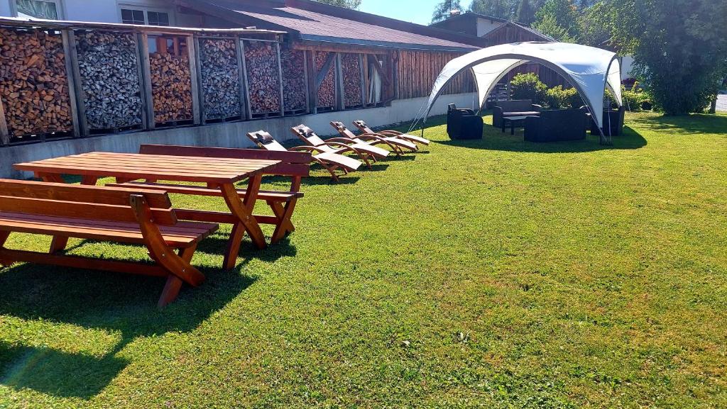 Zahrada ubytování De Nussi's Chalet 1