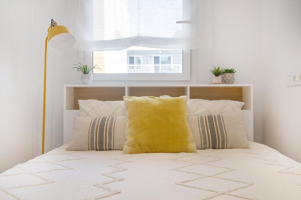 Postel nebo postele na pokoji v ubytování Vivalidays Apartour - Calella