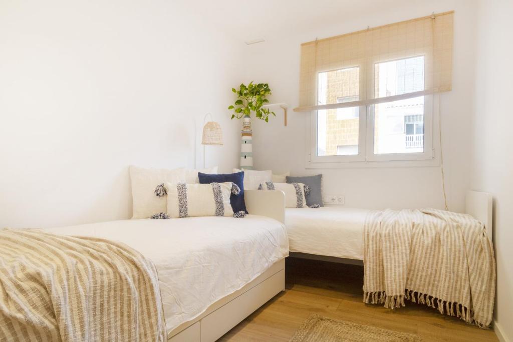 Postel nebo postele na pokoji v ubytování Vivalidays Apartour - Calella