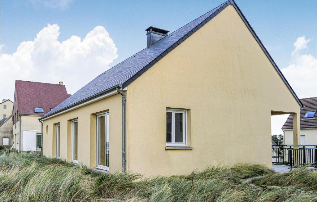 Zdjęcie z galerii obiektu Nice Home In Pirou With House Sea View w mieście Pirou
