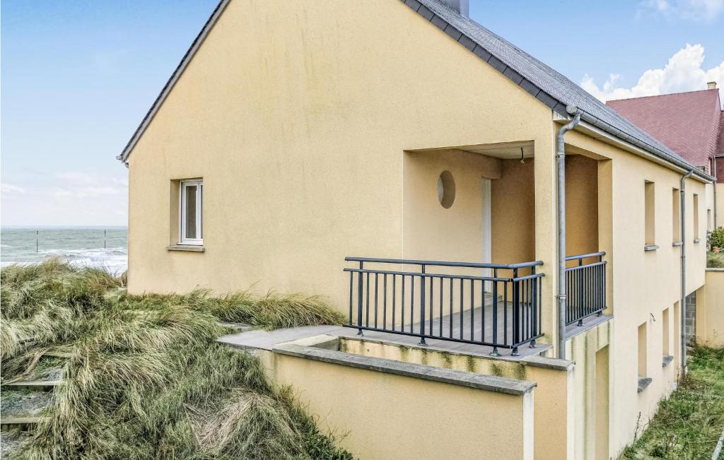 Zdjęcie z galerii obiektu Nice Home In Pirou With House Sea View w mieście Pirou