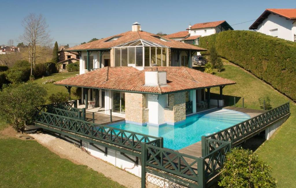an aerial view of a house with a swimming pool at Villa Ongizatea Maison d'Architecte à 10 minutes de St Jean de Luz in Urrugne