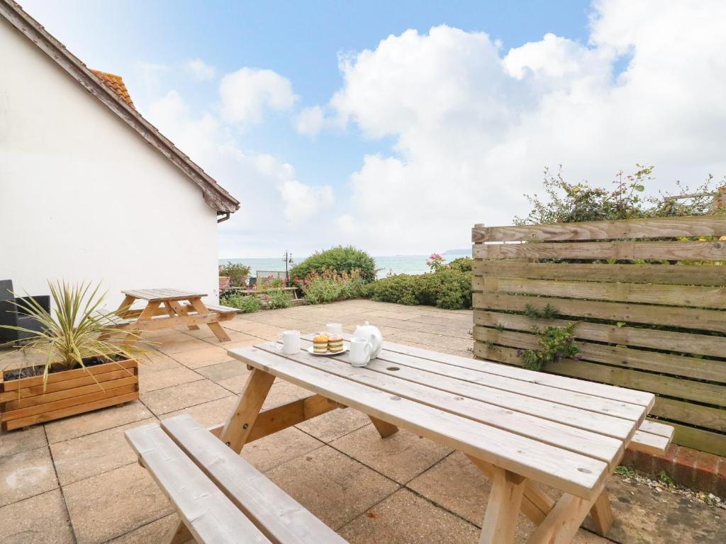 Sea Breeze, Weymouth (updated prices 2024)