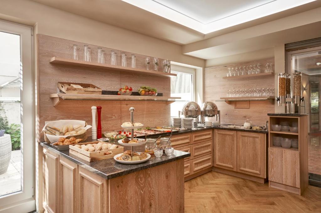 Kuchyň nebo kuchyňský kout v ubytování Hotel Kraft