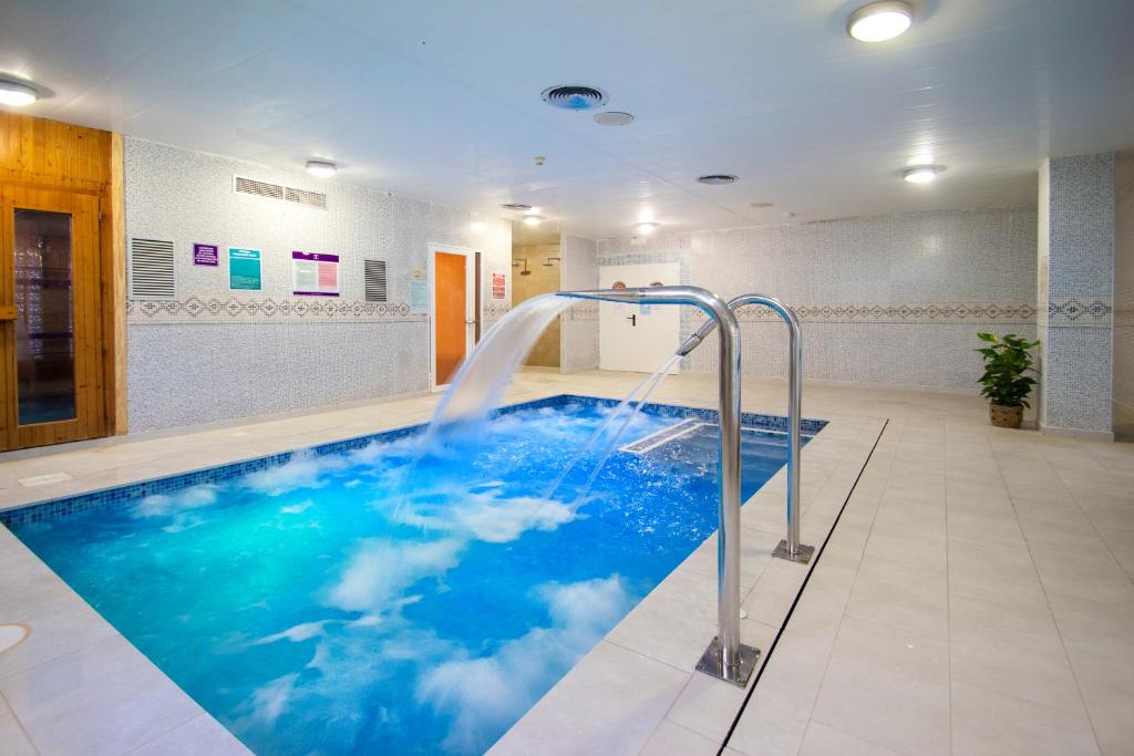 Bazén v ubytovaní Hotel Servigroup Marina Mar alebo v jeho blízkosti