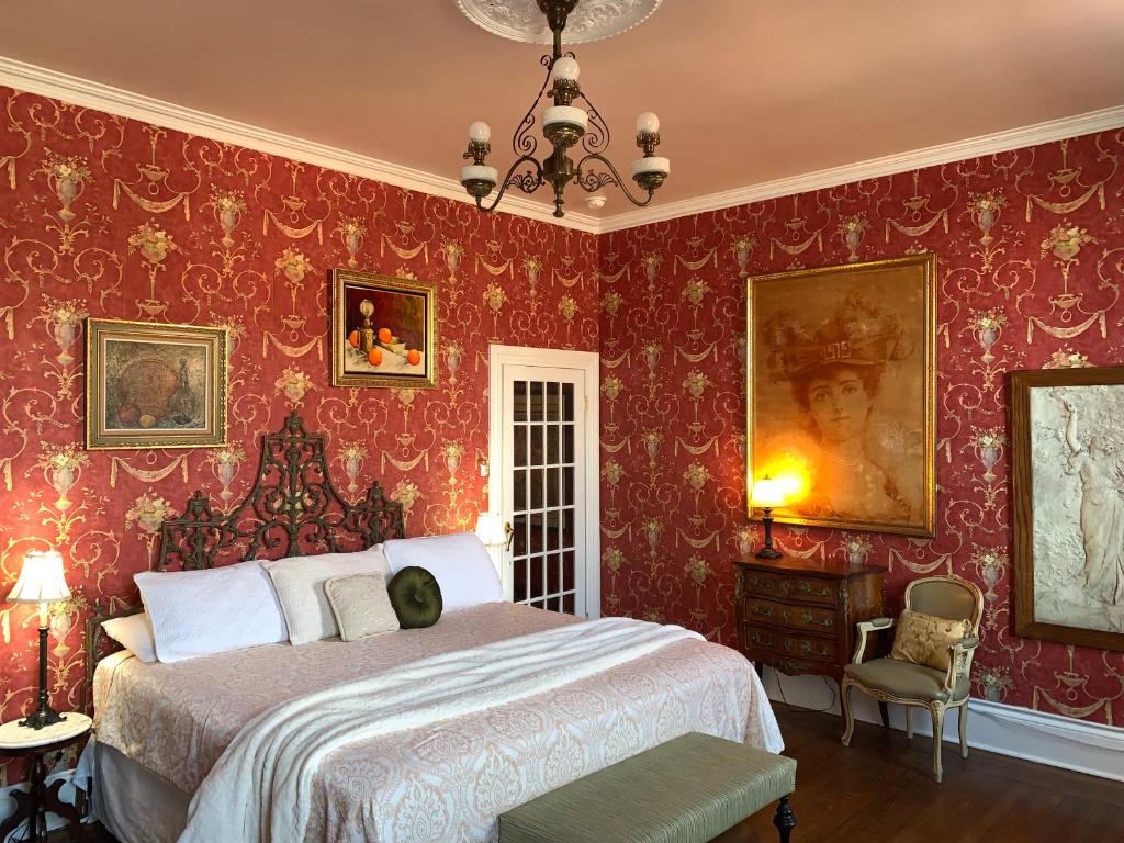 a bedroom with red walls and a bed in it at The Philadelphia Hotel Bella Vista in Philadelphia