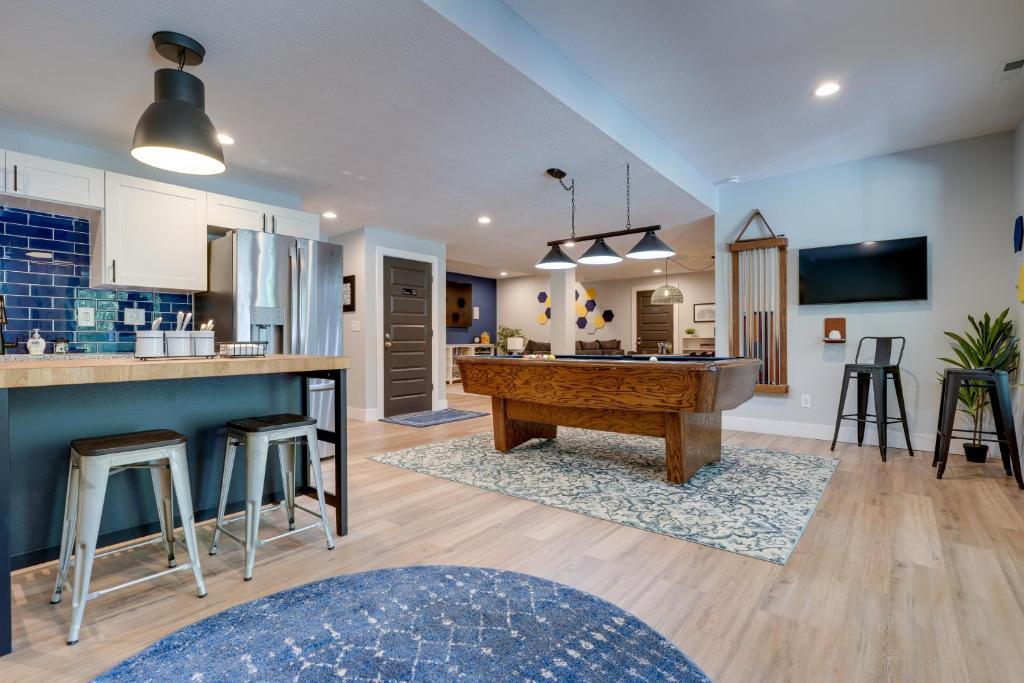 Wyandotte Way - Comfy and Fun, Fam-Friendly Suite - Housity
