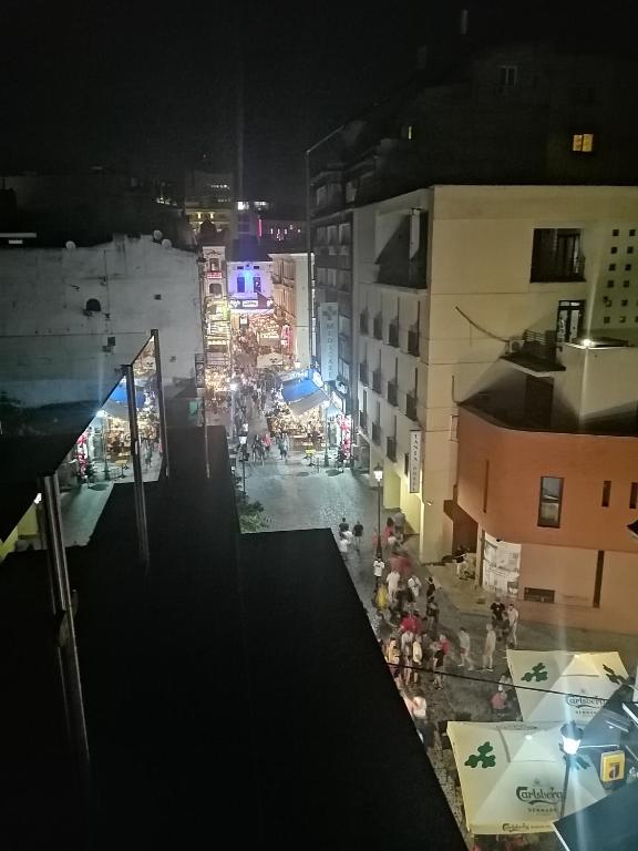 New Era Hotel Old Town Party Zone Bucharest- parking with fee nearby - NOT at the hotel ! - Resim 23