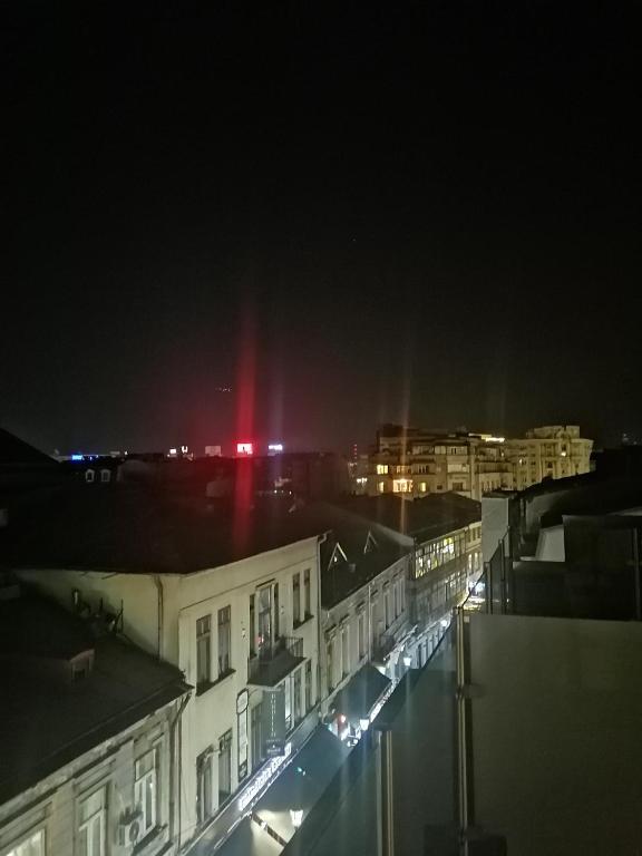 New Era Hotel Old Town Party Zone Bucharest- parking with fee nearby - NOT at the hotel ! - Resim 18