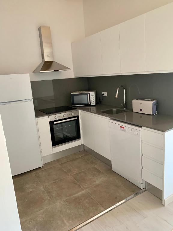 Flat in Girona City Centre - 5 mins from Old Town and Train Station - Two-Bedroom Apartment