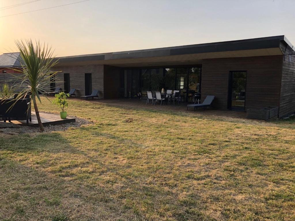 Vonkajšia záhrada v ubytovaní Villa des 3 chênes