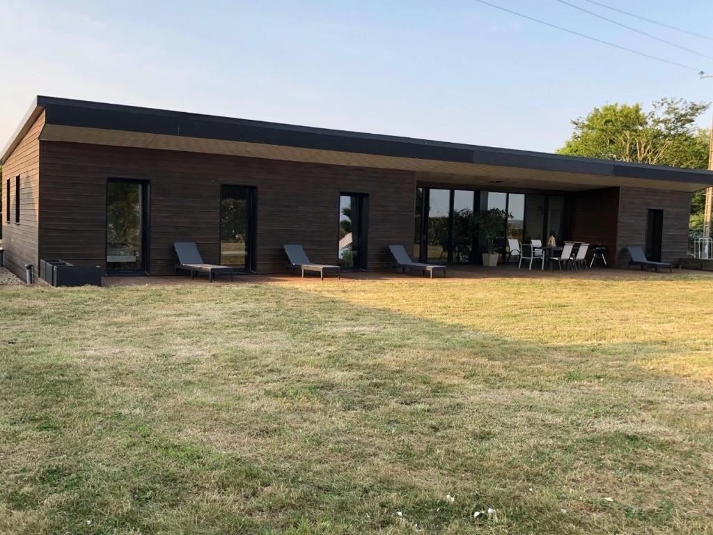 Vonkajšia záhrada v ubytovaní Villa des 3 chênes