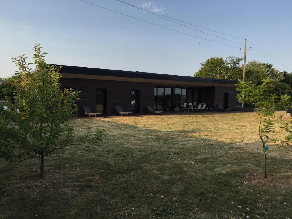 Vonkajšia záhrada v ubytovaní Villa des 3 chênes