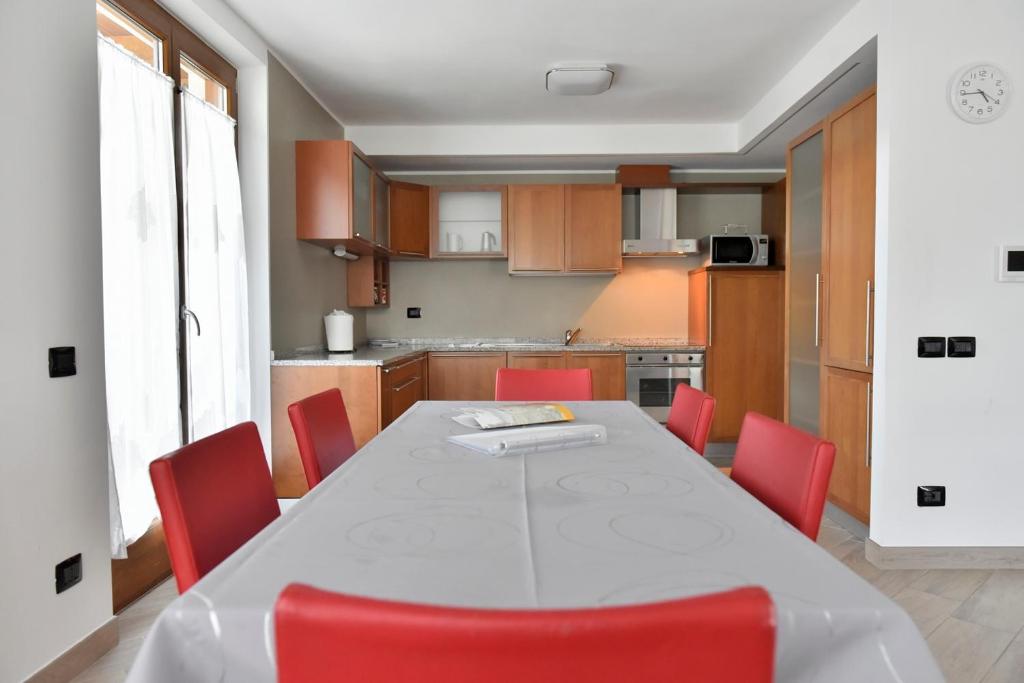 Kuchnia lub aneks kuchenny w obiekcie La Pieve Apartments