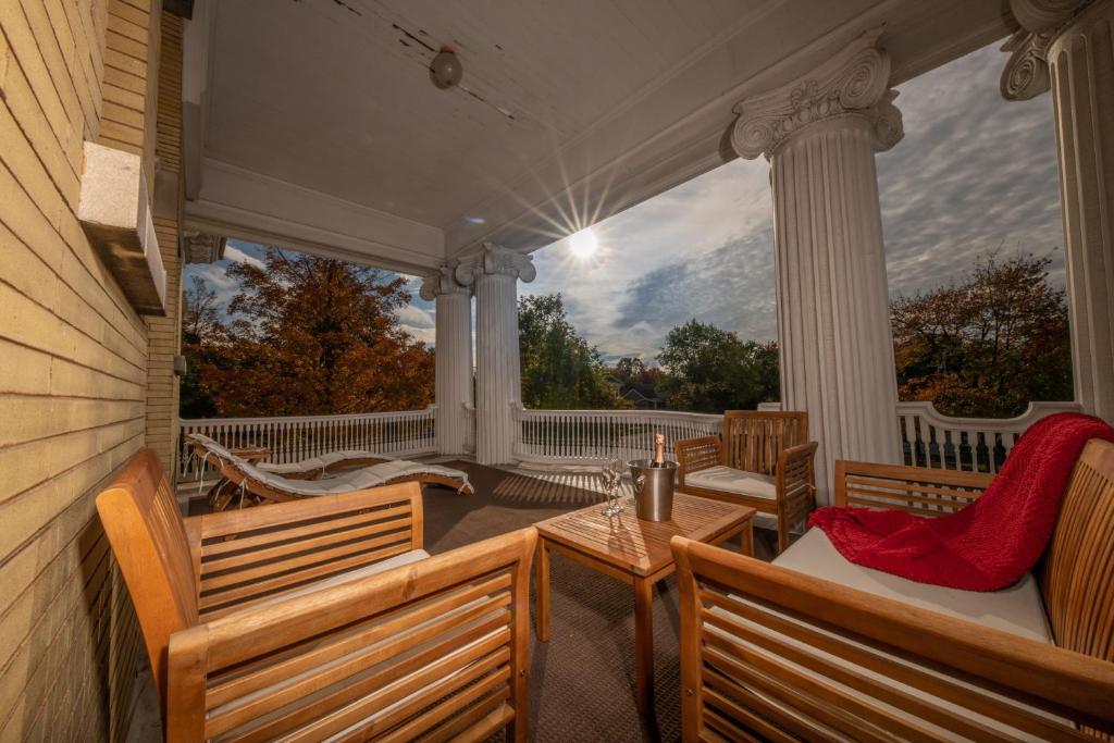 Cartier Mansion — photo 17