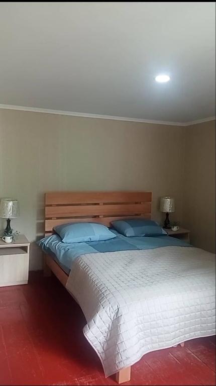 Postel nebo postele na pokoji v ubytování Old Tower Guesthouse - kafe ushguli