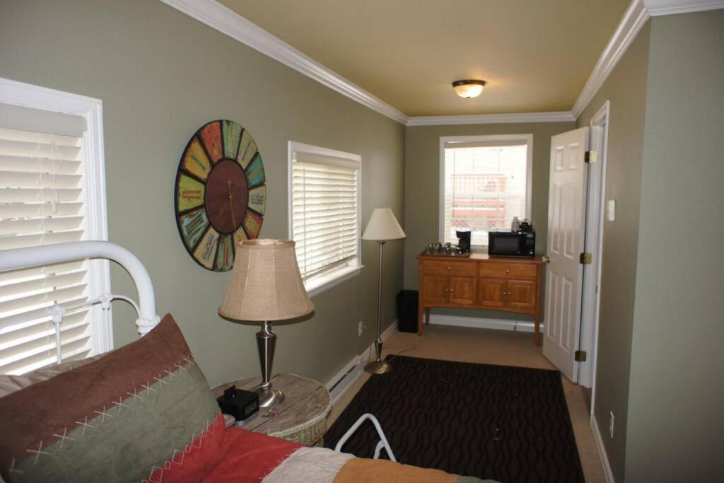 Gallery image of Mt Olympus Cabin, Cozy 1 bedroom cabin Great for couples in Estes Park