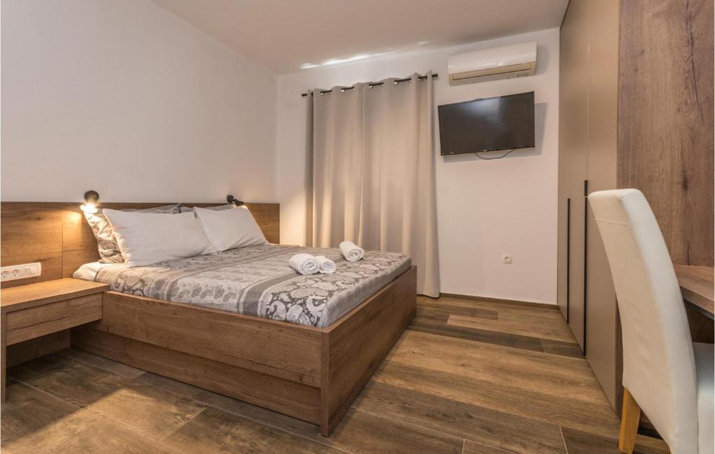 Postel nebo postele na pokoji v ubytování 3 Bedroom Amazing Apartment In Turanj