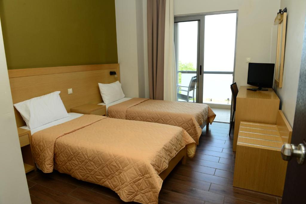 Postel nebo postele na pokoji v ubytování Ionion Hotel