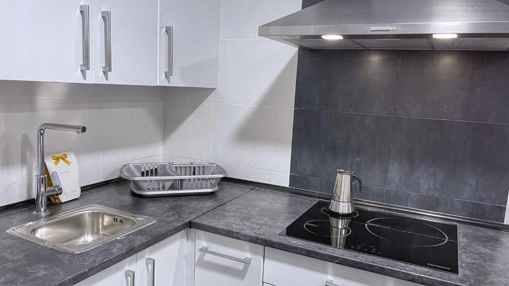 Kuchnia lub aneks kuchenny w obiekcie VT Flat Reformado con Escritorio de Trabajo y Wifi
