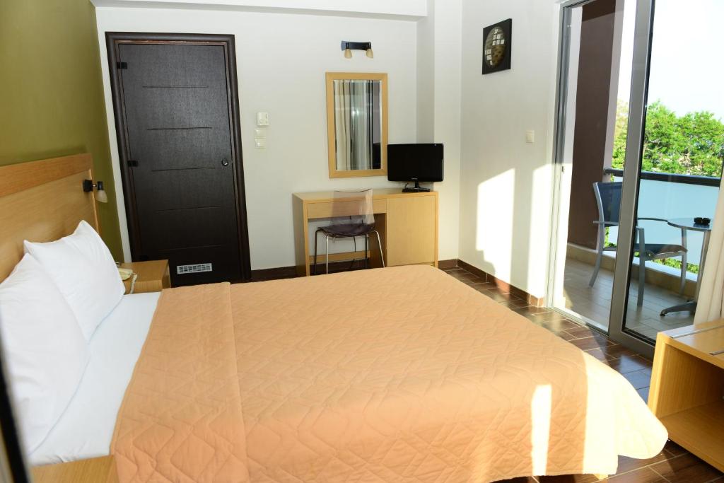 Postel nebo postele na pokoji v ubytování Ionion Hotel