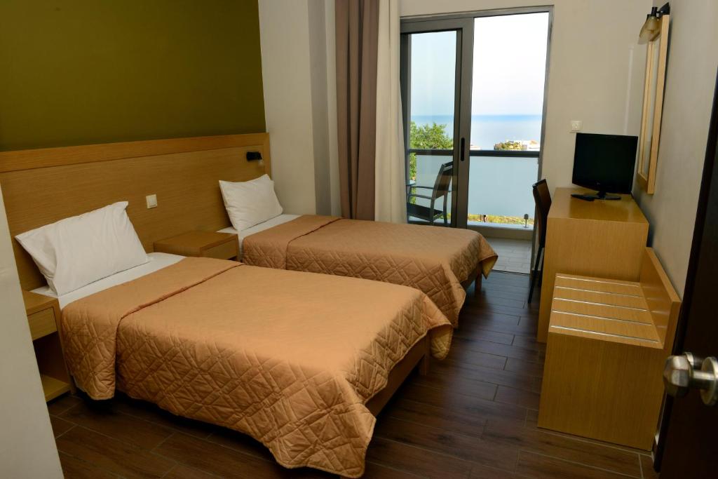 Postel nebo postele na pokoji v ubytování Ionion Hotel