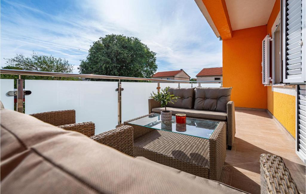 Balkón alebo terasa v ubytovaní 3 Bedroom Gorgeous Home In Pridraga
