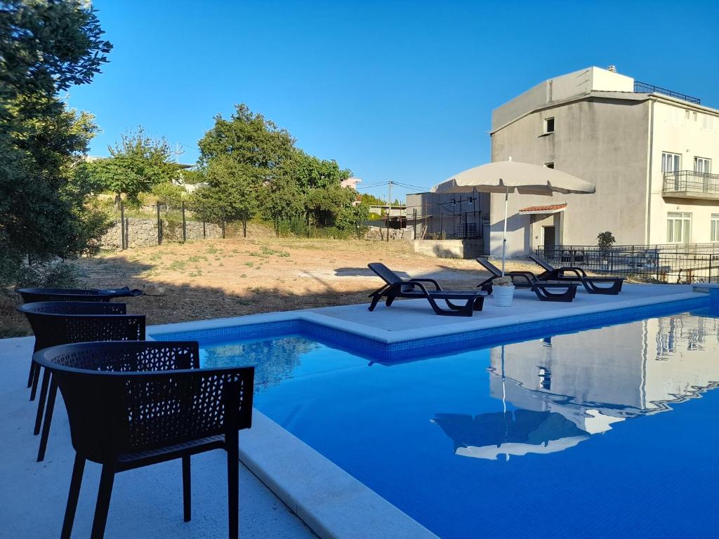 Bazén v ubytovaní The View Split. Highlight with Roof-Top-Terrace and Pool alebo v jeho blízkosti
