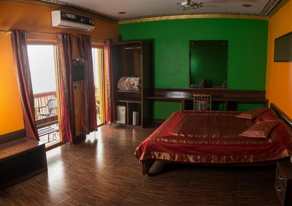 Postel nebo postele na pokoji v ubytování Ganpati Guest House