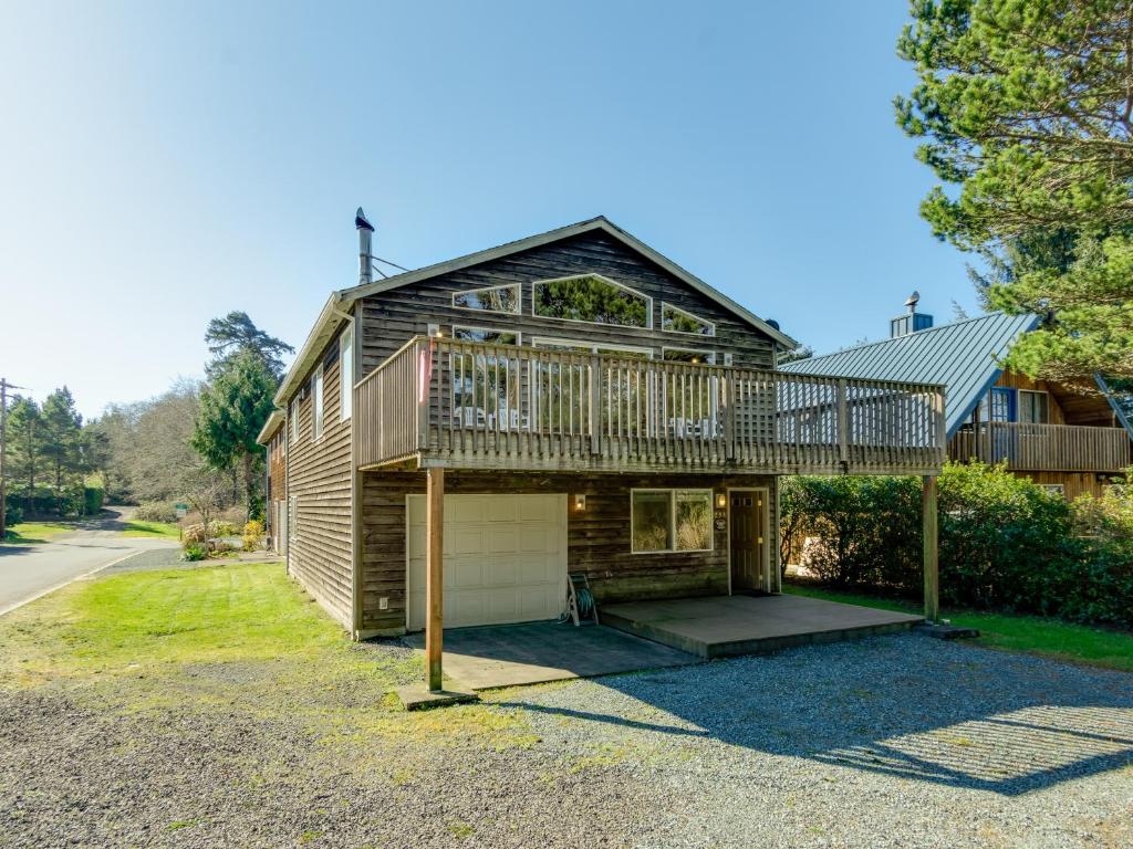 Το κτήριο όπου στεγάζεται  η παραθεριστική κατοικία