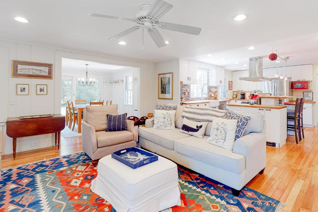 Orleans Cove, Orleans (updated prices 2024)