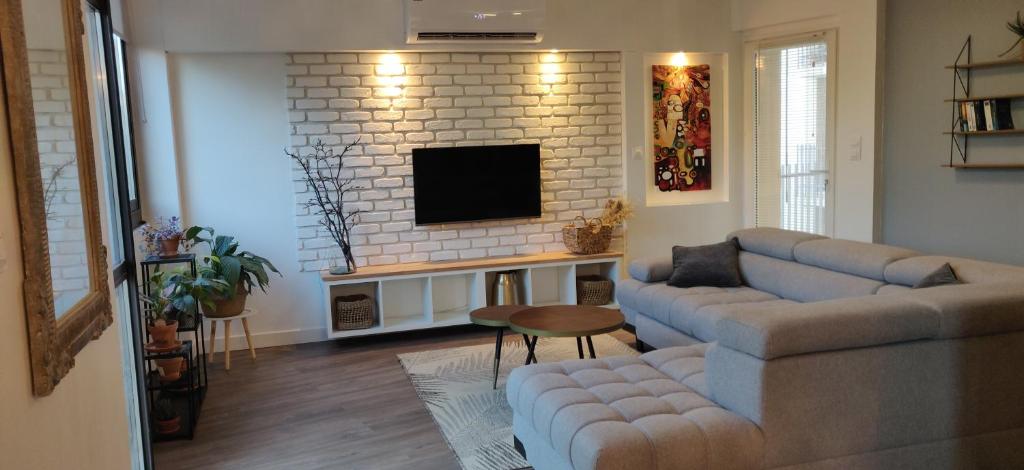 Posedenie v ubytovaní Très bel appartement central, au calme avec balnéo