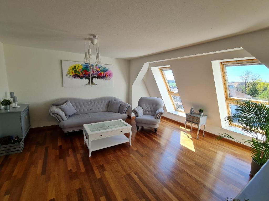 a living room with a couch and a table at Gästewohnung Eulennest 