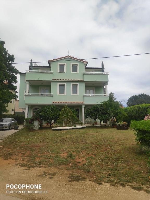 Budova, kde se apartmán nachází