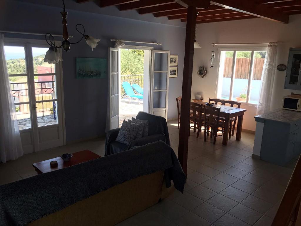 Posedenie v ubytovaní Artemis Villa
