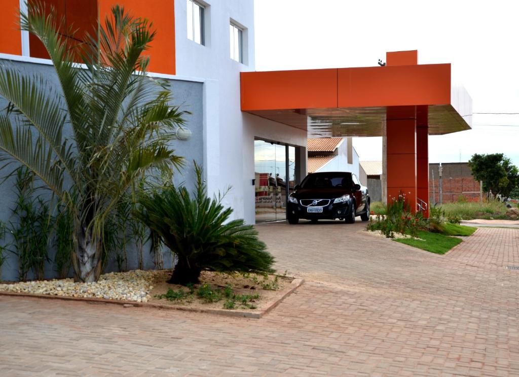 a car parked in a parking lot next to a building at sempreHotel in Três Lagoas
