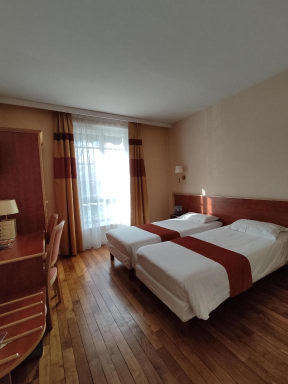 Postel nebo postele na pokoji v ubytování Hôtel Vauban