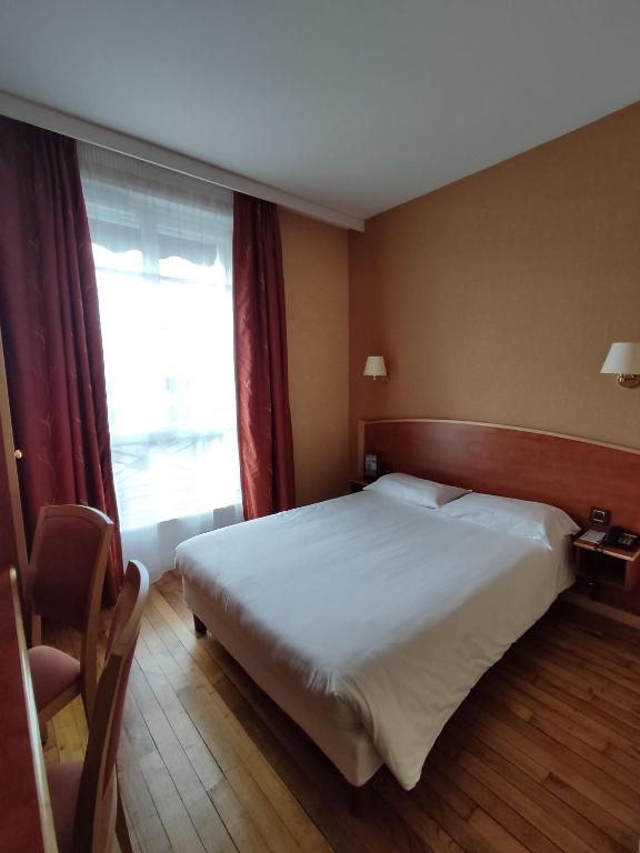 Postel nebo postele na pokoji v ubytování Hôtel Vauban