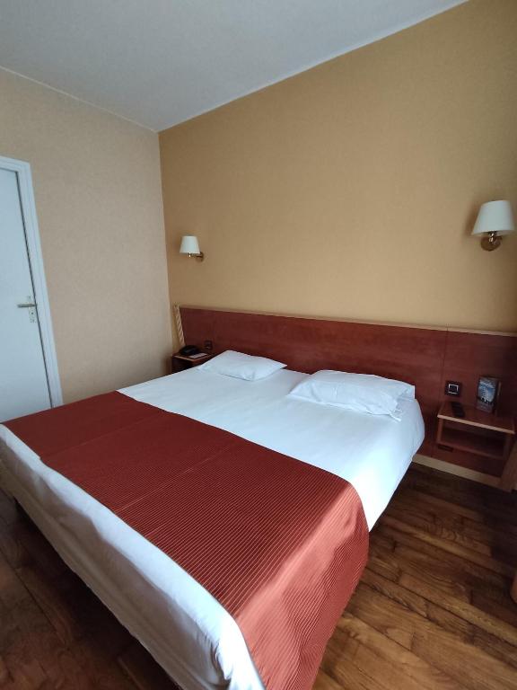 Postel nebo postele na pokoji v ubytování Hôtel Vauban