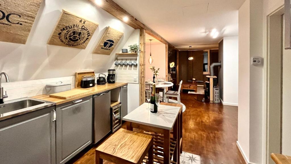 a kitchen with a counter and a table in it at Business Apartment bei Magdeburg in Biederitz