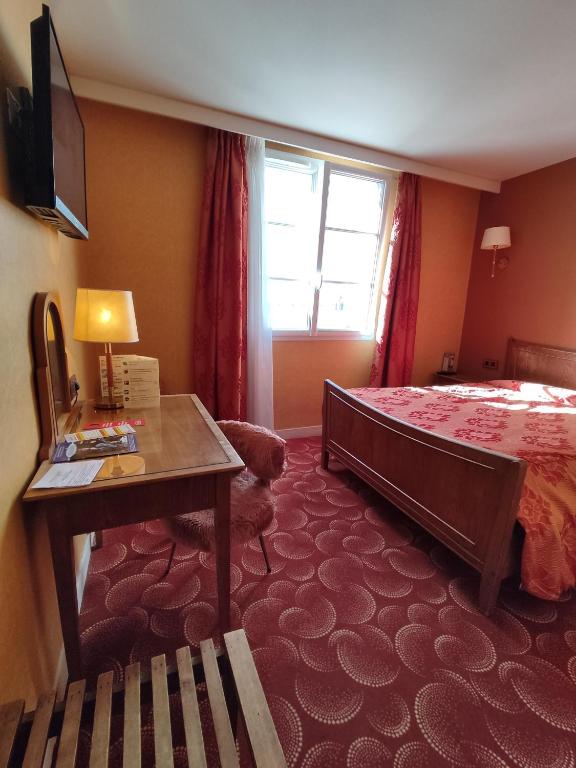 Postel nebo postele na pokoji v ubytování Hôtel Vauban