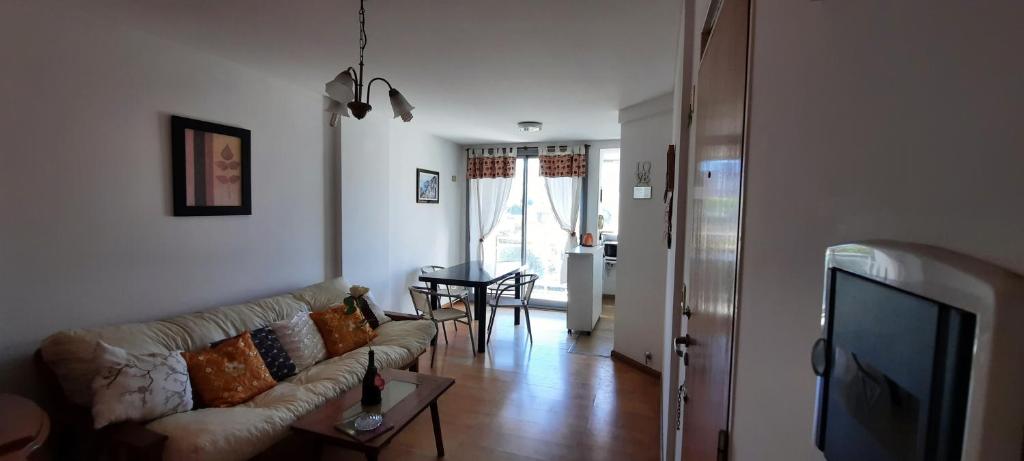 Μια τηλεόραση ή/και κέντρο ψυχαγωγίας στο DEPTOS JOGI