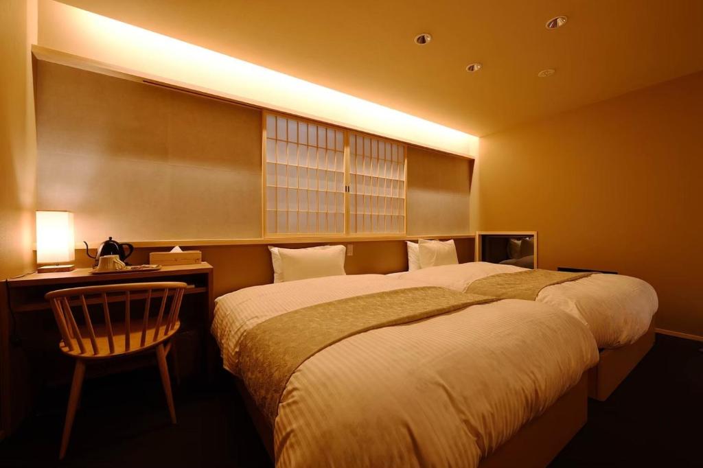 a bedroom with a bed and a desk with a chair at Kyoyado Heianshiki - Vacation STAY 00358v in Kyoto