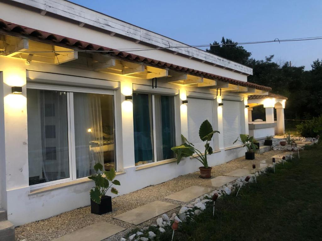 Budova, v ktorej sa apartmán nachádza