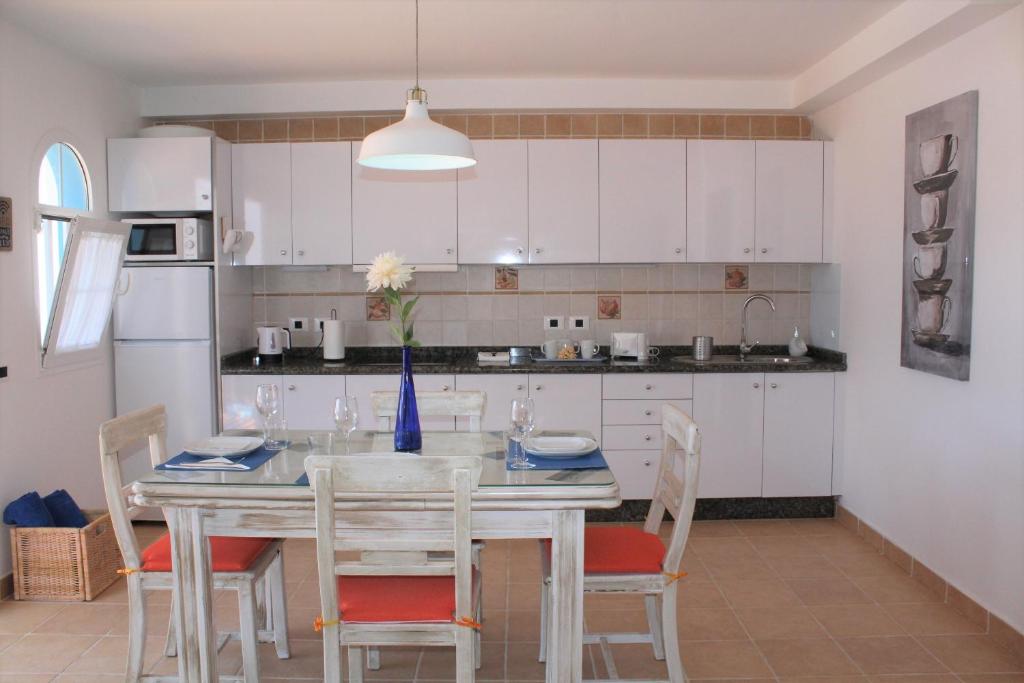 Kuchyň nebo kuchyňský kout v ubytování Villa Calcuta by Privilege Bay
