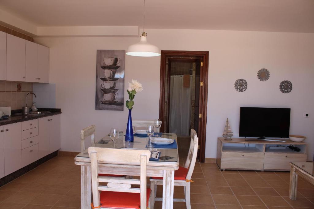 Kuchyň nebo kuchyňský kout v ubytování Villa Calcuta by Privilege Bay