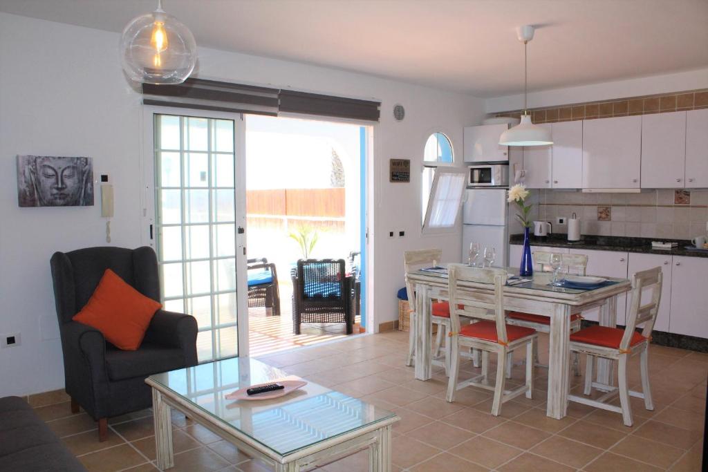 Kuchyň nebo kuchyňský kout v ubytování Villa Calcuta by Privilege Bay